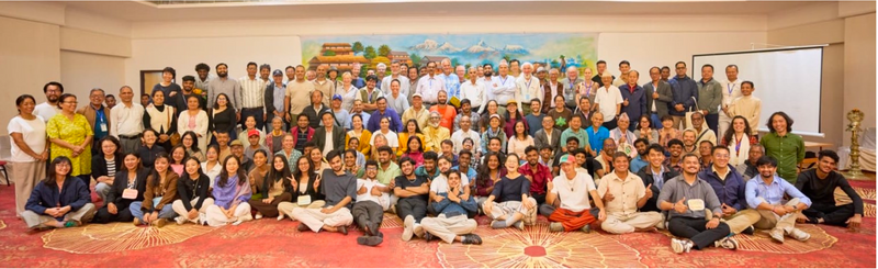 Participants gathered for a group photograph at the previous conference.
